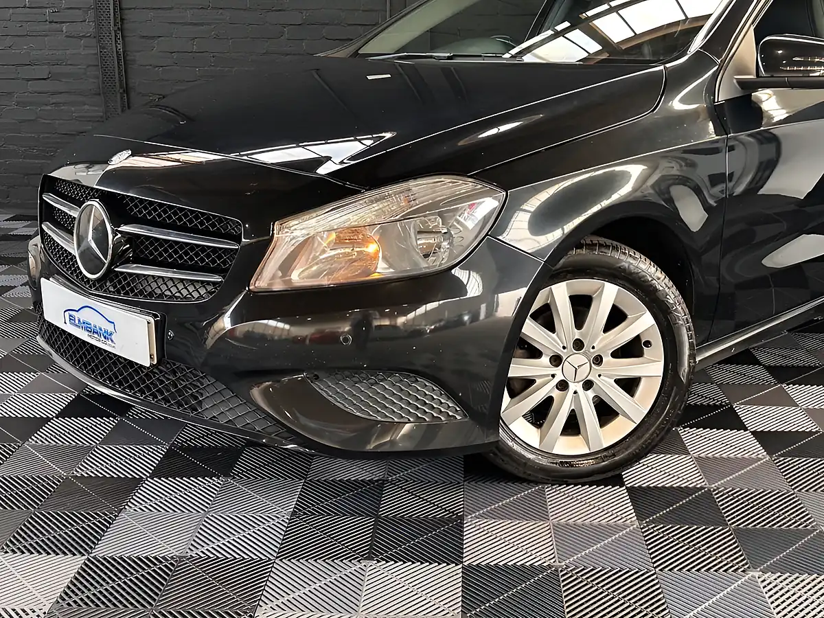 Used 2014 Mercedes-Benz a-Class Se Cosmos Black - Interior and Exterior details 9