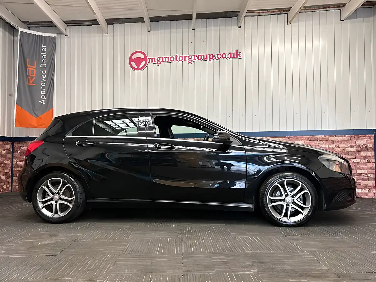 Used 2014 Mercedes-Benz a-Class Sport Cosmos Black - Interior and Exterior details 9