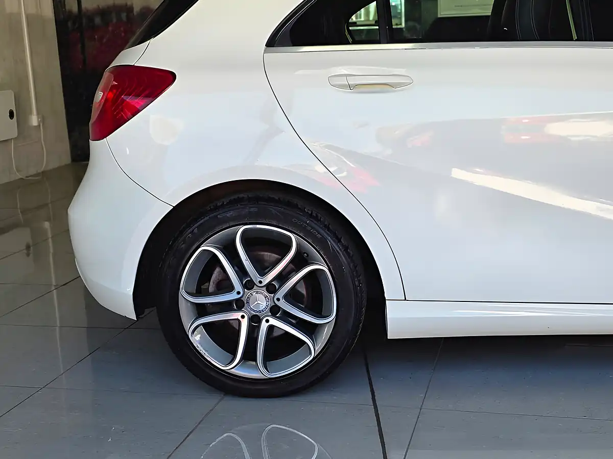 Used 2014 Mercedes-Benz a-Class Sport White - Interior and Exterior details 18