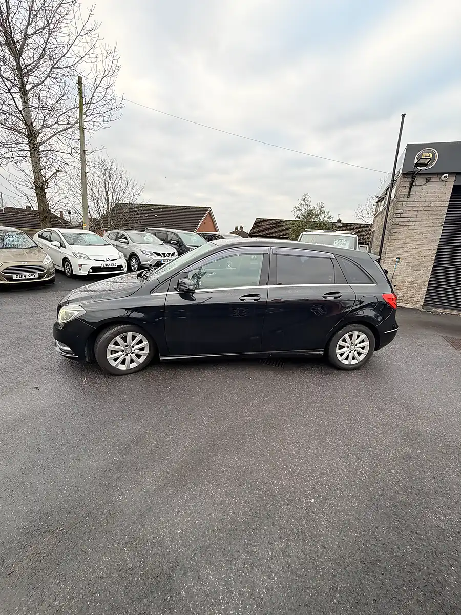 Used 2014 Mercedes-Benz B Class B180 Black - Interior and Exterior details 4