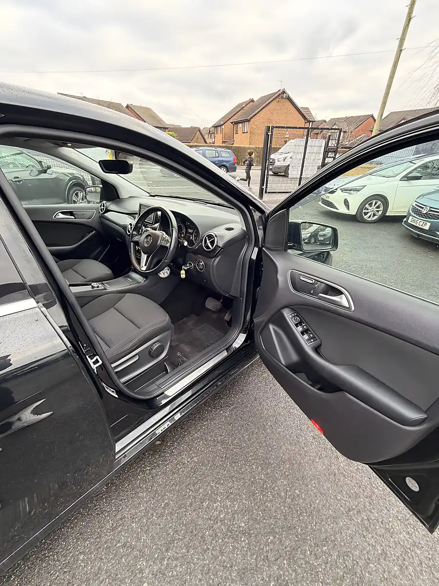 Used 2014 Mercedes-Benz B Class B180 Black - Interior and Exterior details 9