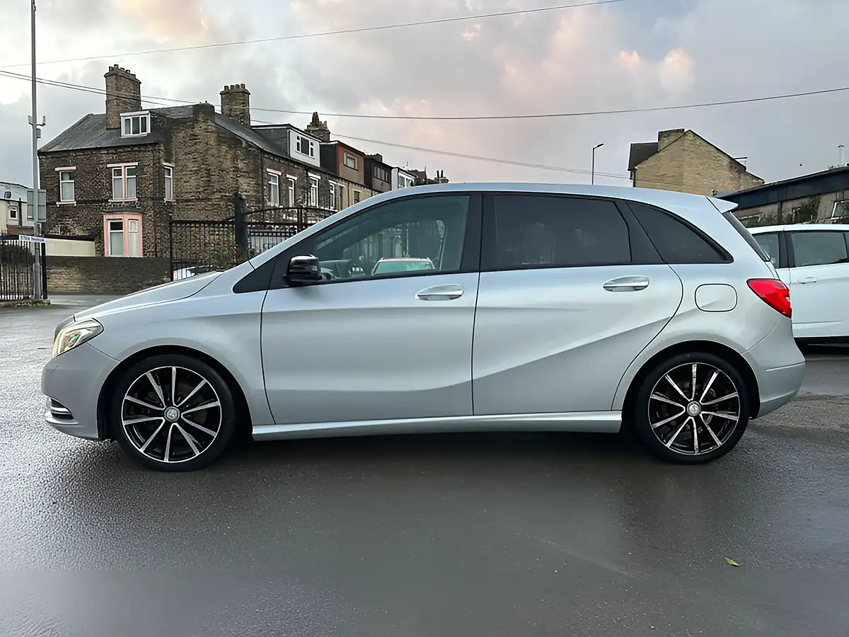 Used 2014 Mercedes-Benz B Class Sport Silver - Interior and Exterior details 12