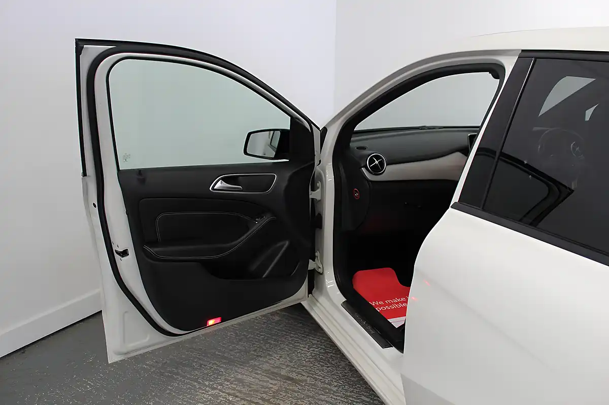 Used 2014 Mercedes-Benz B Class Sport White - Interior and Exterior details 12