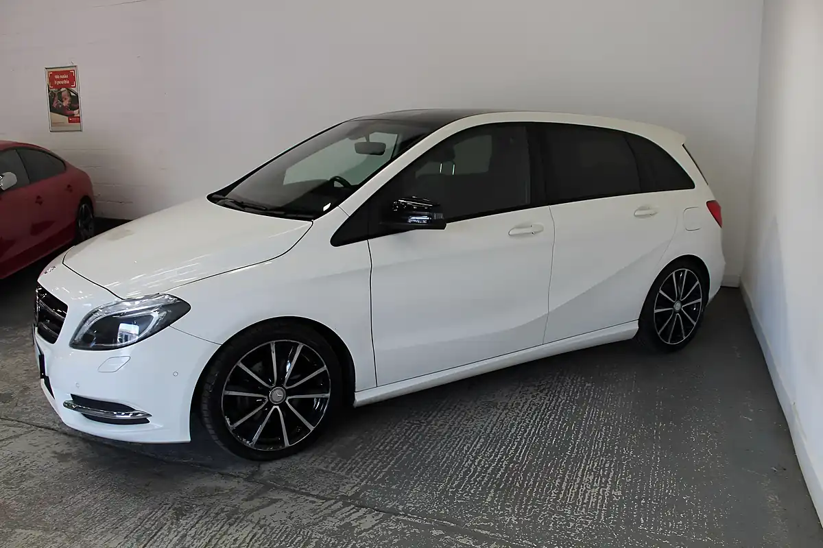 Used 2014 Mercedes-Benz B Class Sport White - Interior and Exterior details 4