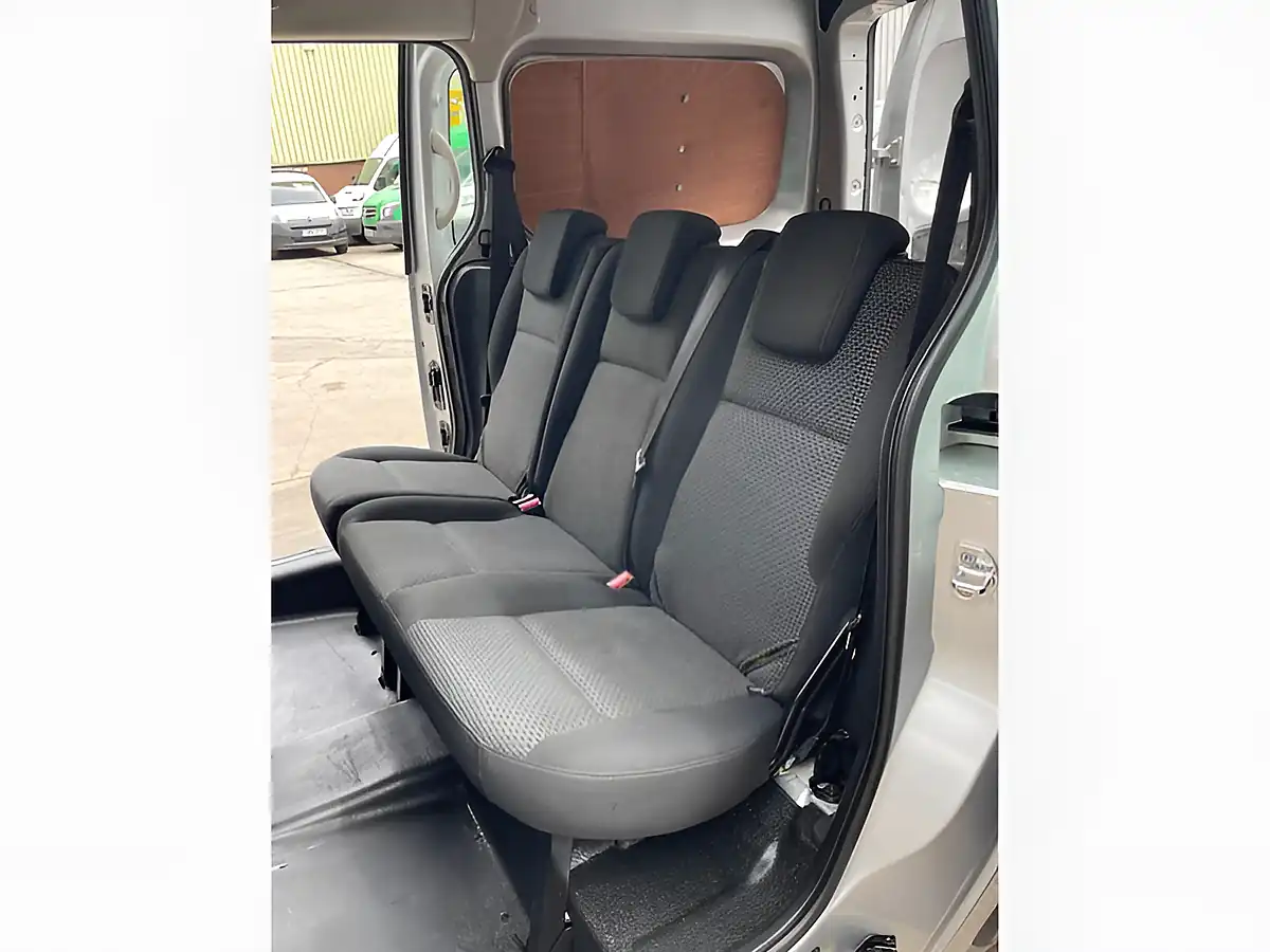 Used 2014 Mercedes-Benz Citan Crew Van L3 Silver - Interior and Exterior details 13