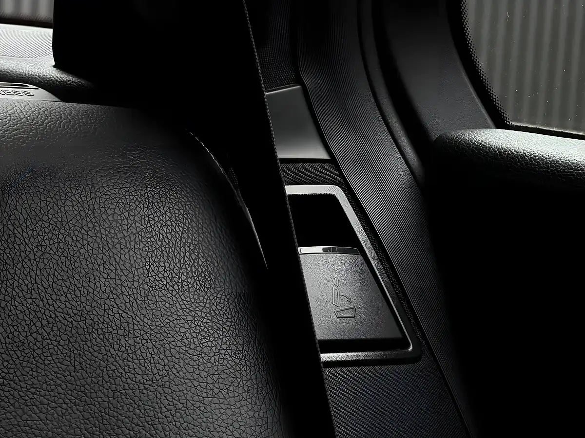 Used 2014 Mercedes-Benz E Class AMG Sport Blue - Interior and Exterior details 13
