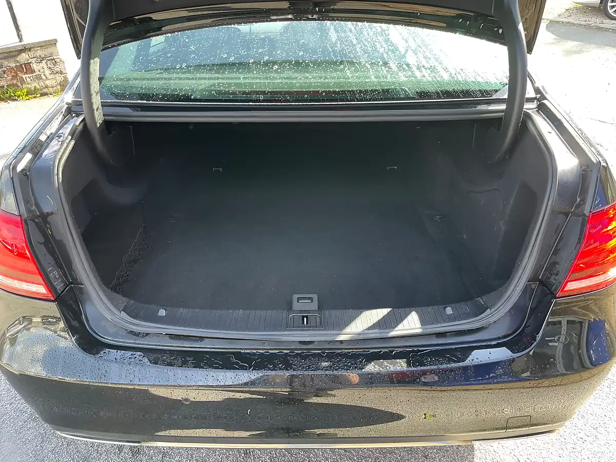 Used 2014 Mercedes-Benz E Class Se Black - Interior and Exterior details 6