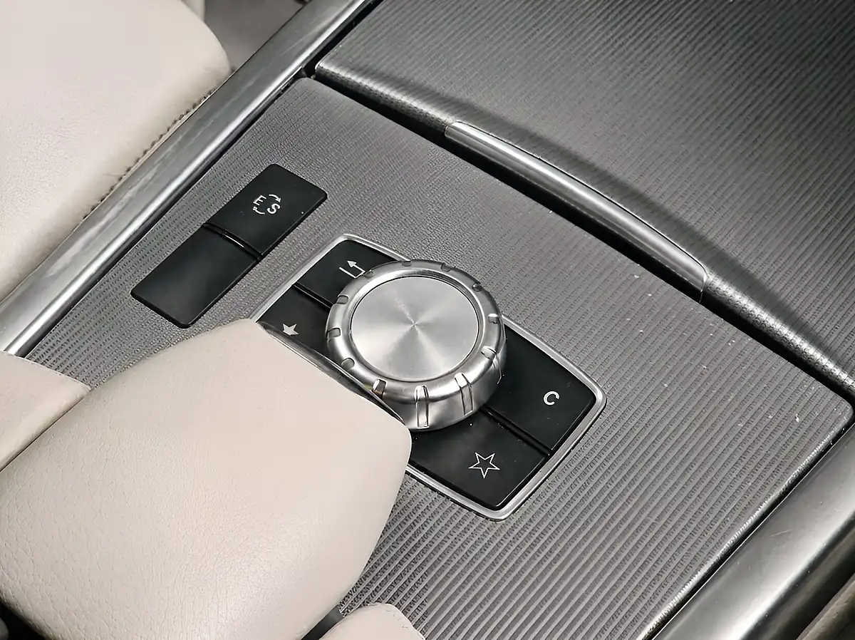 Used 2014 Mercedes-Benz E-Class Se Palladium Silver - Interior and Exterior details 19