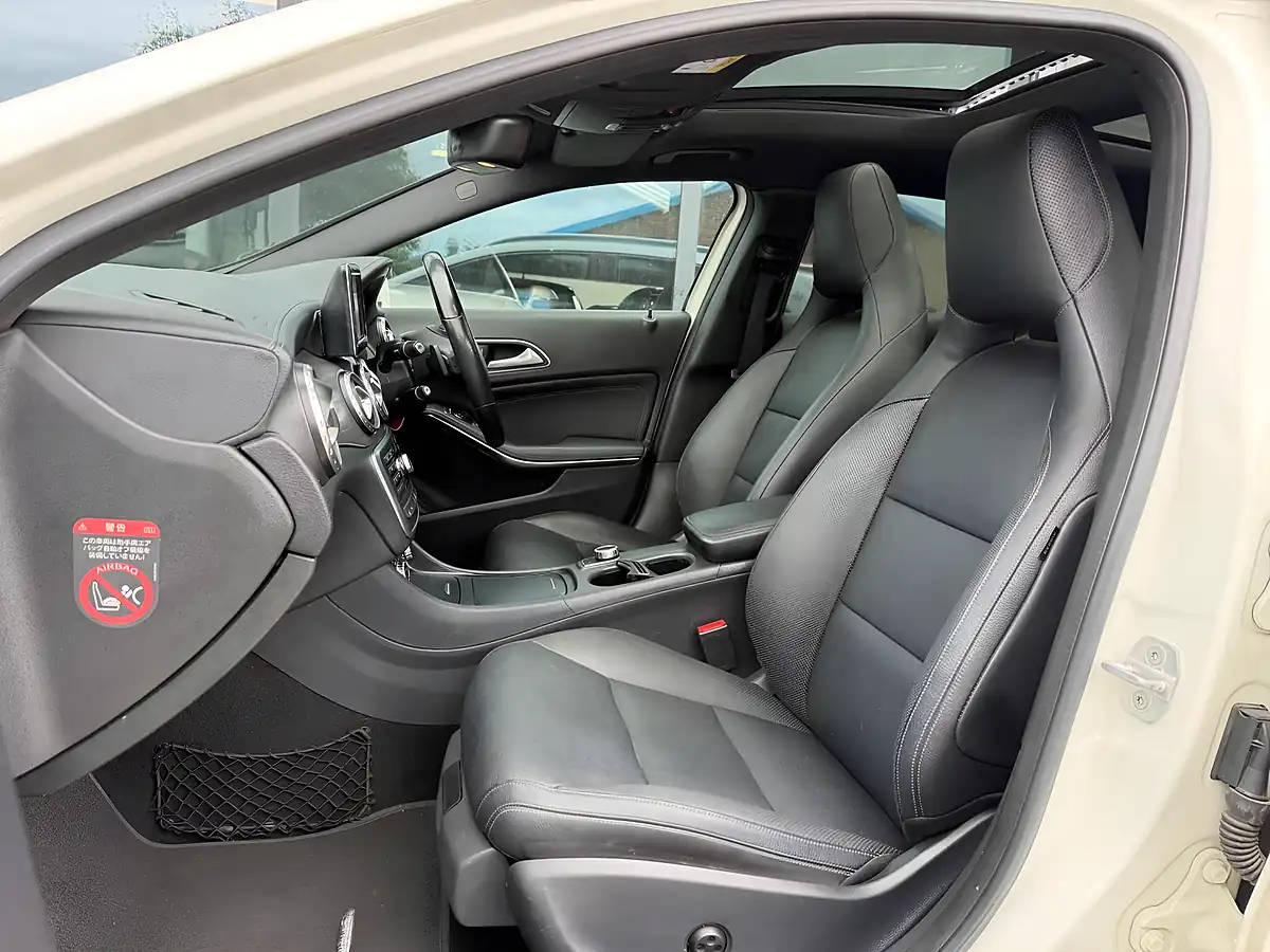 Used 2014 Mercedes-Benz Gla AMG Line Premium Plus White - Interior and Exterior details 4