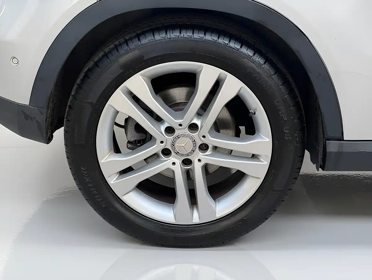 Used 2014 Mercedes-Benz Gla Se Silver - Interior and Exterior details 9