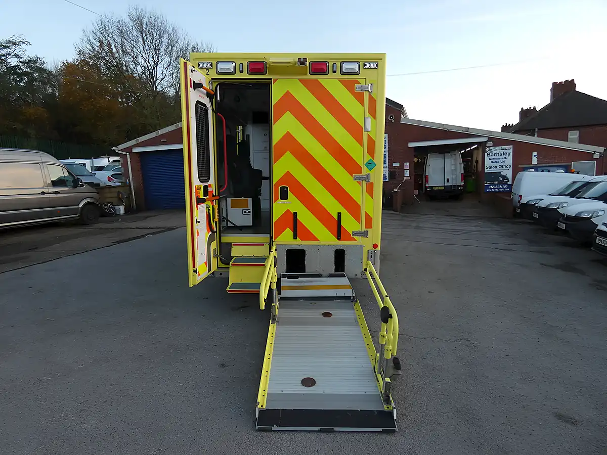 Used 2014 Mercedes-Benz Sprinter 519 Yellow - Interior and Exterior details 19