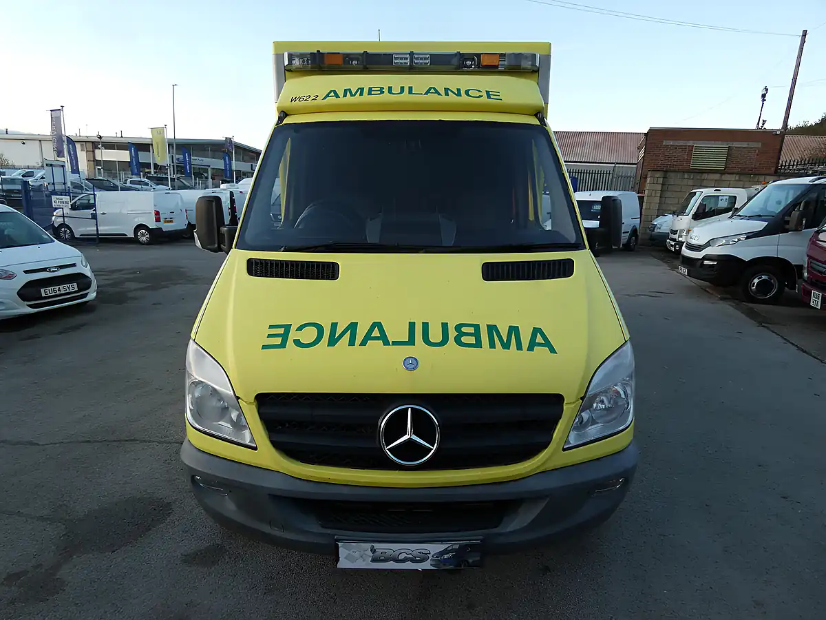 Used 2014 Mercedes-Benz Sprinter 519 Yellow - Interior and Exterior details 7