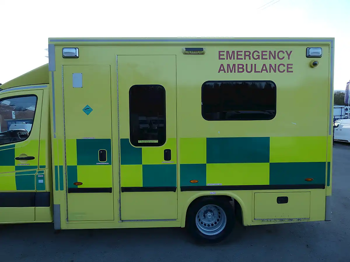 Used 2014 Mercedes-Benz Sprinter 519 Yellow - Interior and Exterior details 9
