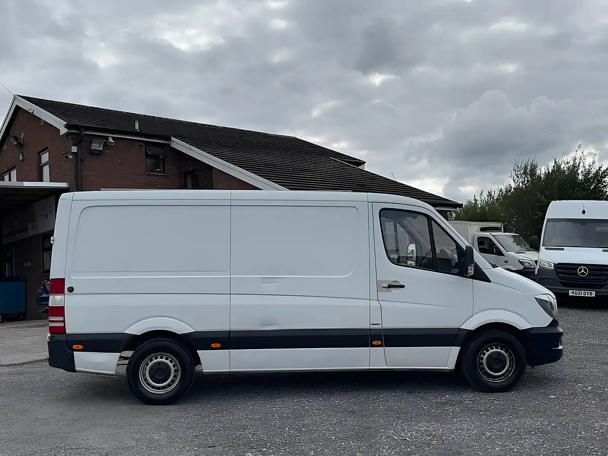 Used 2014 Mercedes-Benz Sprinter Mwb Low Roof White - Interior and Exterior details 3