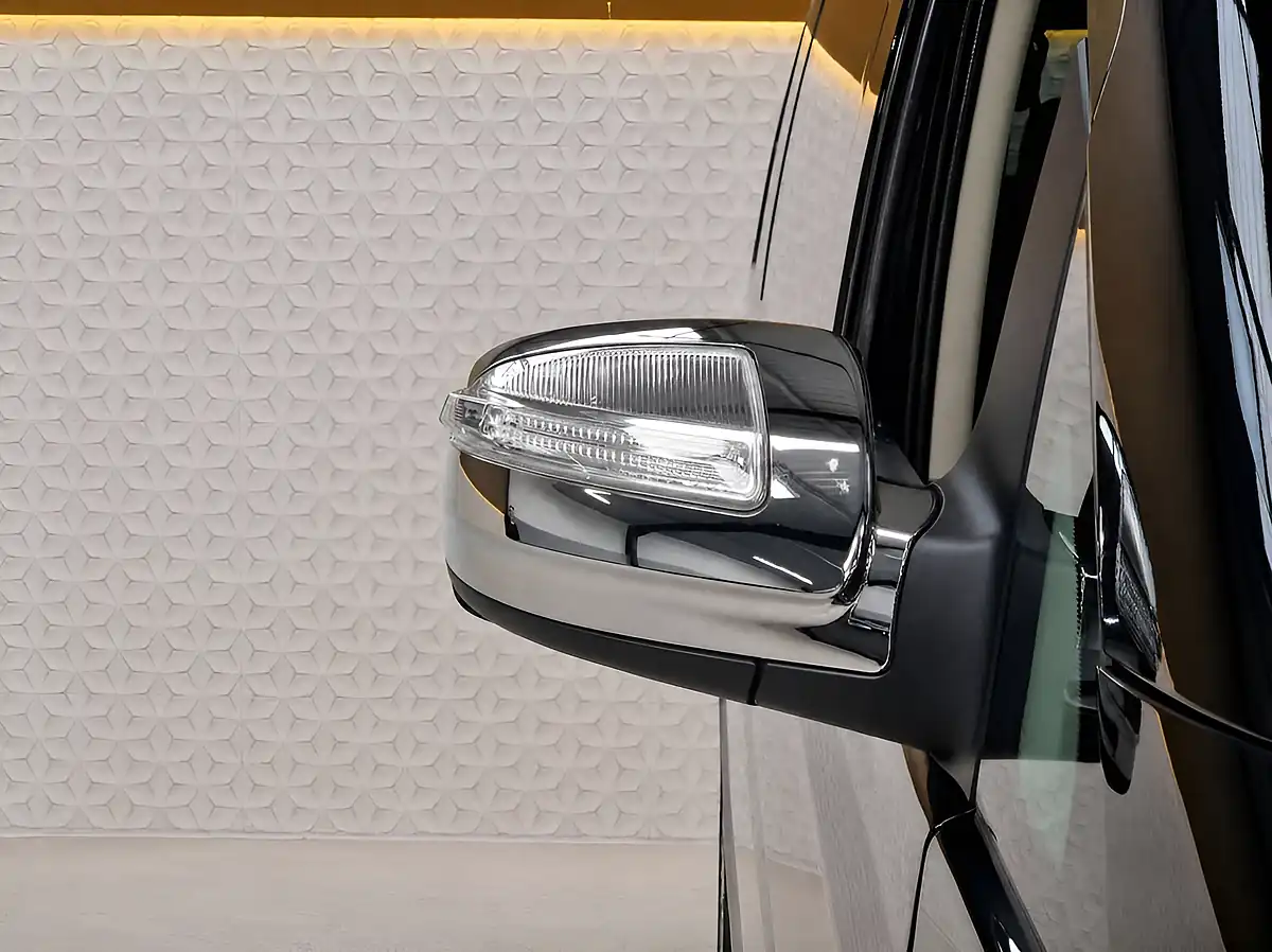 Used 2014 Mercedes-Benz Viano Avantgarde Obsidian Black - Interior and Exterior details 11