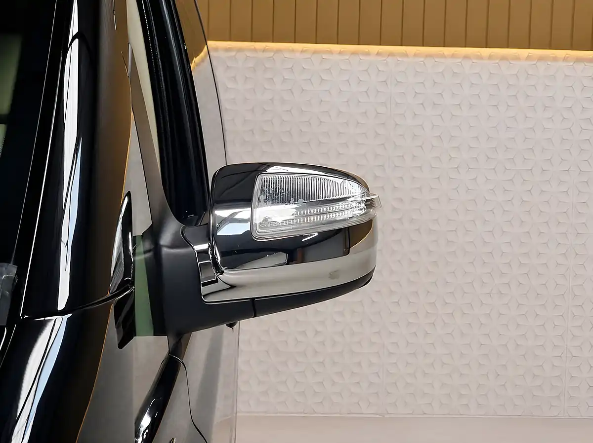 Used 2014 Mercedes-Benz Viano Avantgarde Obsidian Black - Interior and Exterior details 13