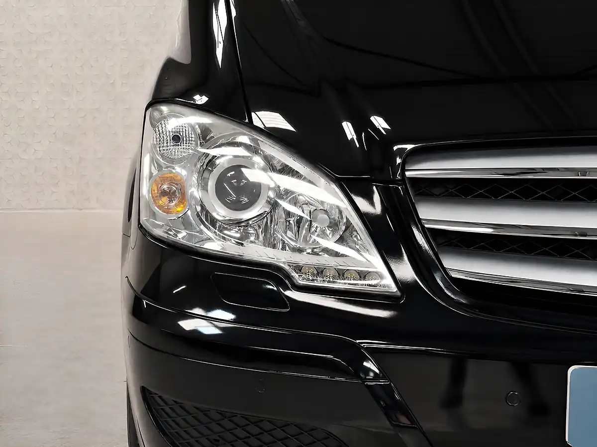 Used 2014 Mercedes-Benz Viano Avantgarde Obsidian Black - Interior and Exterior details 6