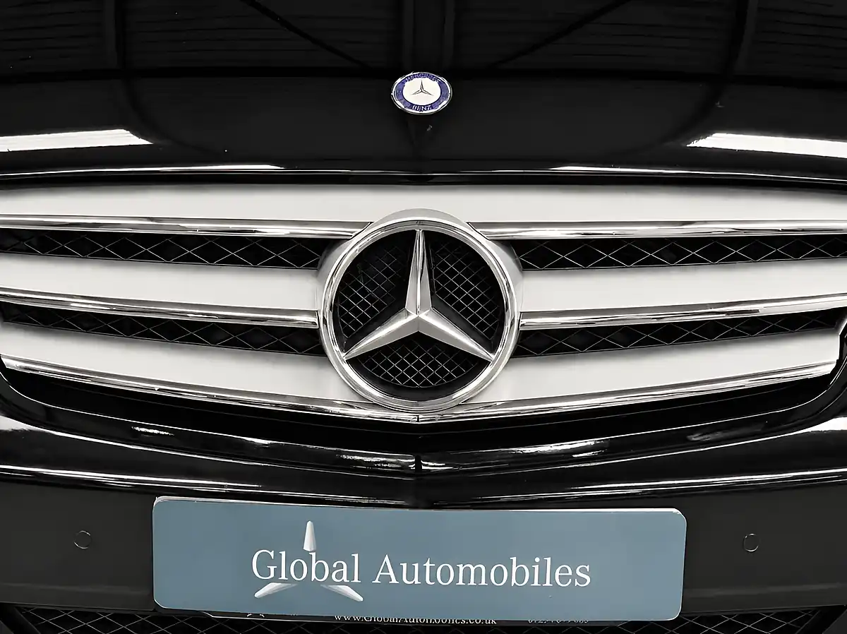 Used 2014 Mercedes-Benz Viano Avantgarde Obsidian Black - Interior and Exterior details 7