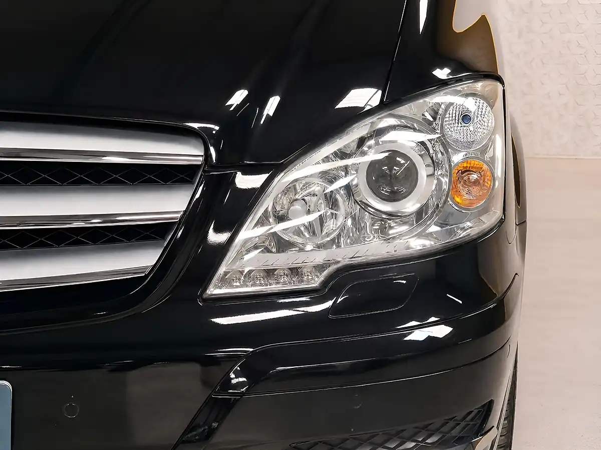 Used 2014 Mercedes-Benz Viano Avantgarde Obsidian Black - Interior and Exterior details 8