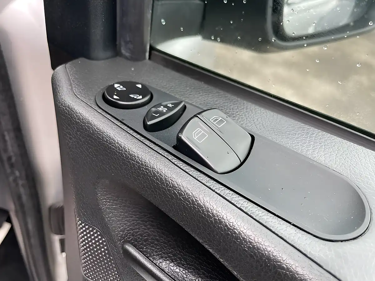 Used 2014 Mercedes-Benz Vito Dualiner Dualiner Sport Silver - Interior and Exterior details 17