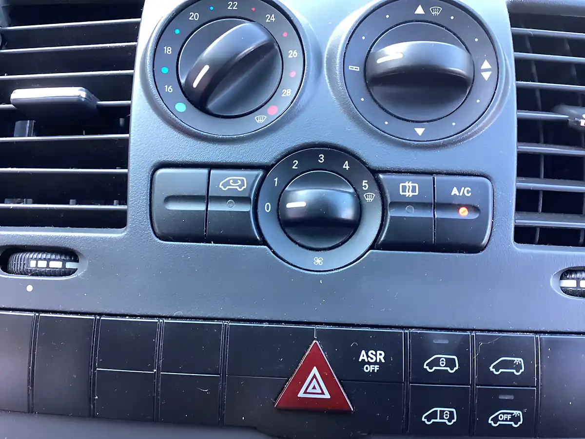 Used 2014 Mercedes-Benz Vito Dualliner White - Interior and Exterior details 13