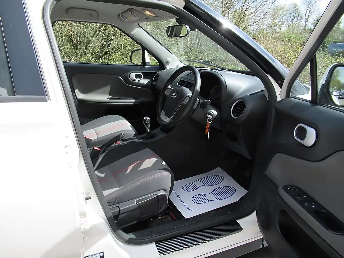 Used 2014 MG MG3 3Style White - Interior and Exterior details 6