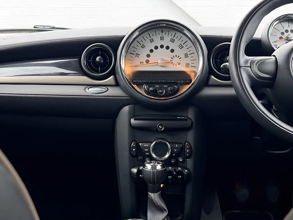 Used 2014 MINI Clubman Cooper Bond Street Black - Interior and Exterior details 14