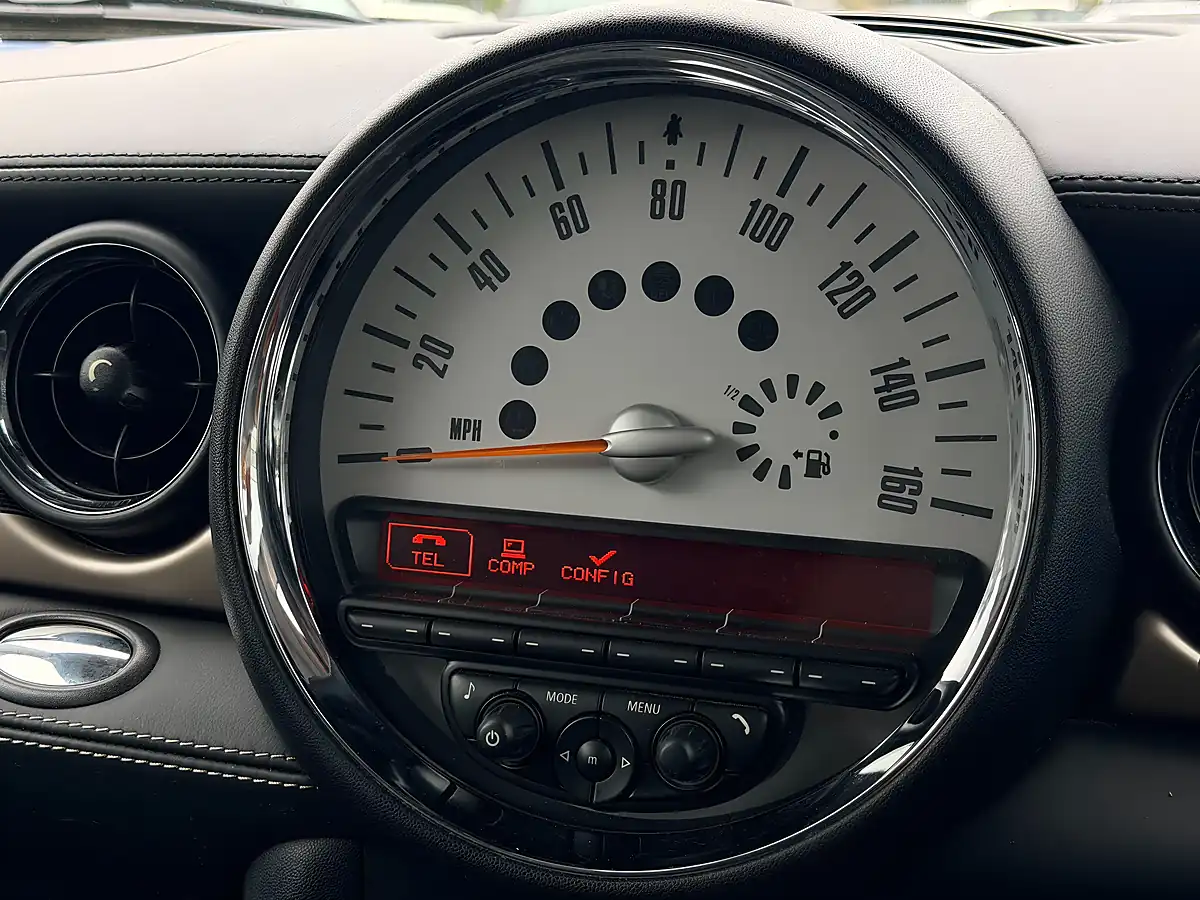 Used 2014 MINI Clubman Cooper Bond Street Black - Interior and Exterior details 15