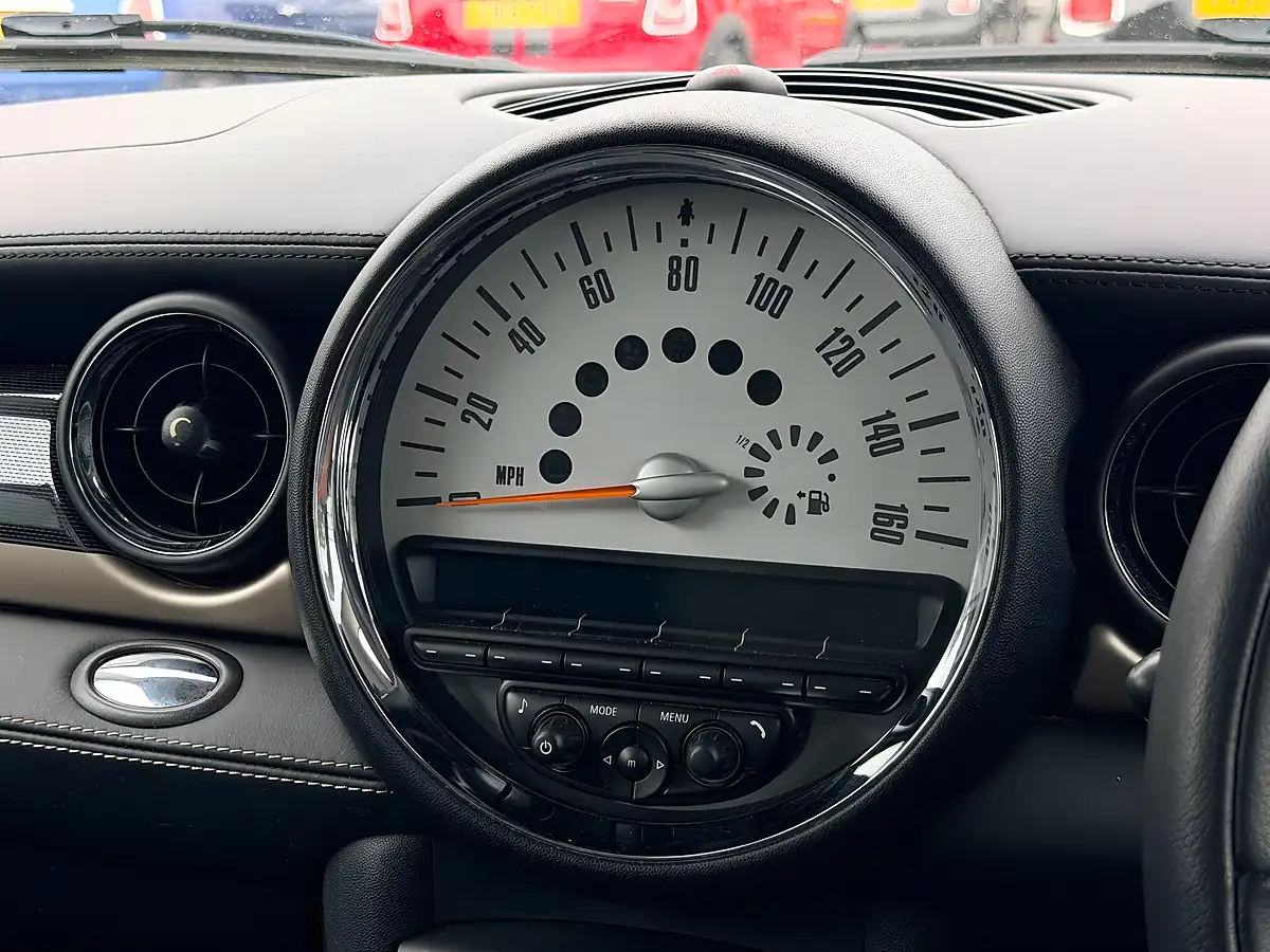 Used 2014 MINI Clubman Cooper Bond Street Black - Interior and Exterior details 16
