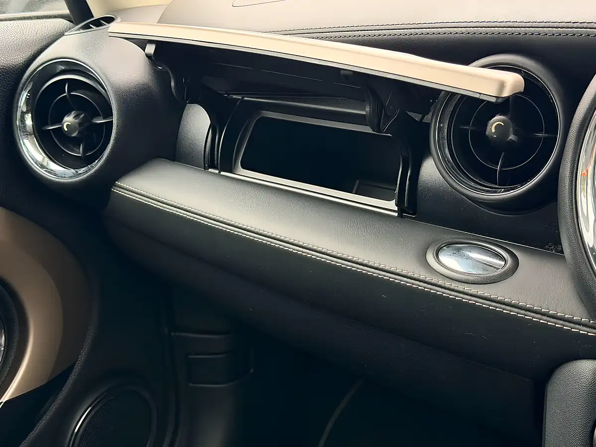Used 2014 MINI Clubman Cooper Bond Street Black - Interior and Exterior details 19