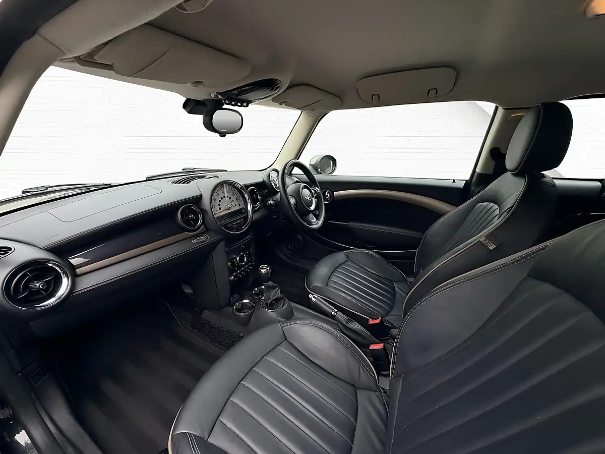 Used 2014 MINI Clubman Cooper Bond Street Black - Interior and Exterior details 2