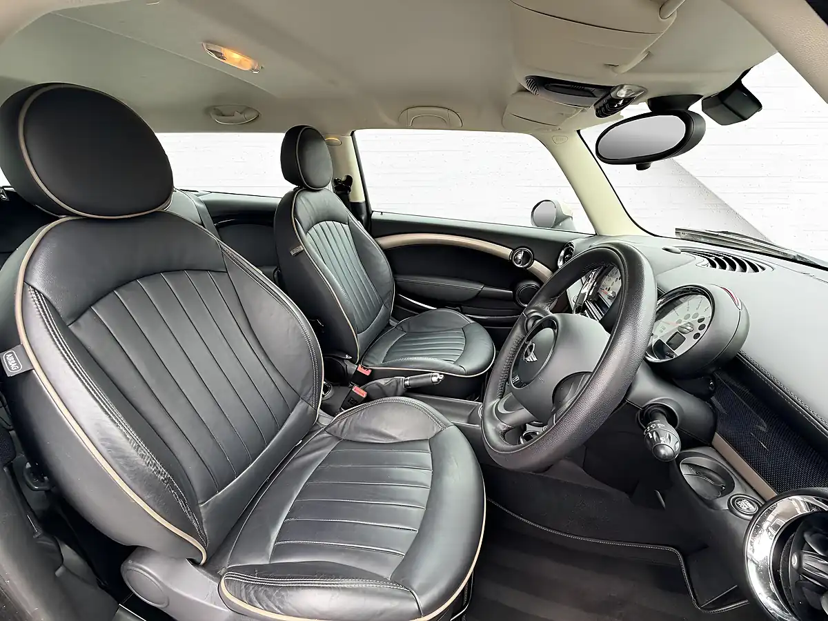 Used 2014 MINI Clubman Cooper Bond Street Black - Interior and Exterior details 4