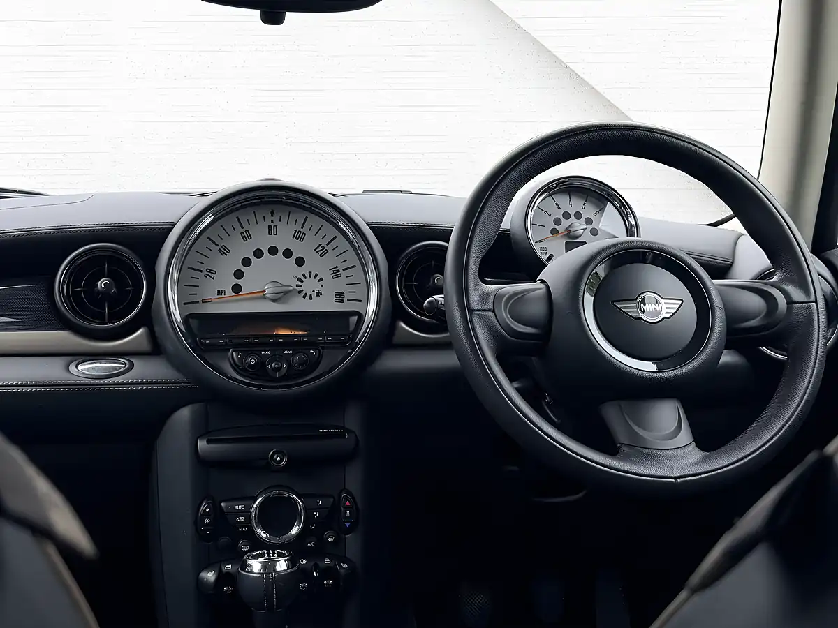 Used 2014 MINI Clubman Cooper Bond Street Black - Interior and Exterior details 6