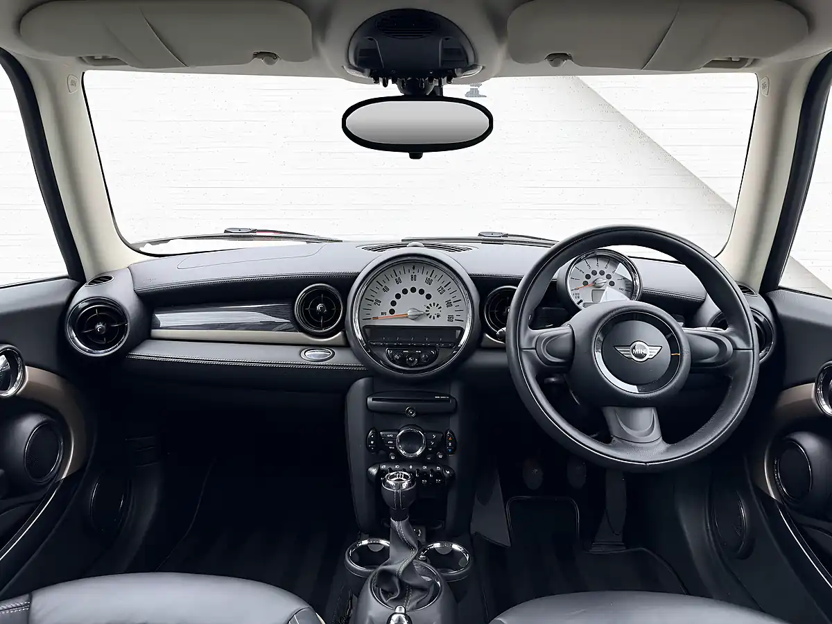 Used 2014 MINI Clubman Cooper Bond Street Black - Interior and Exterior details 9