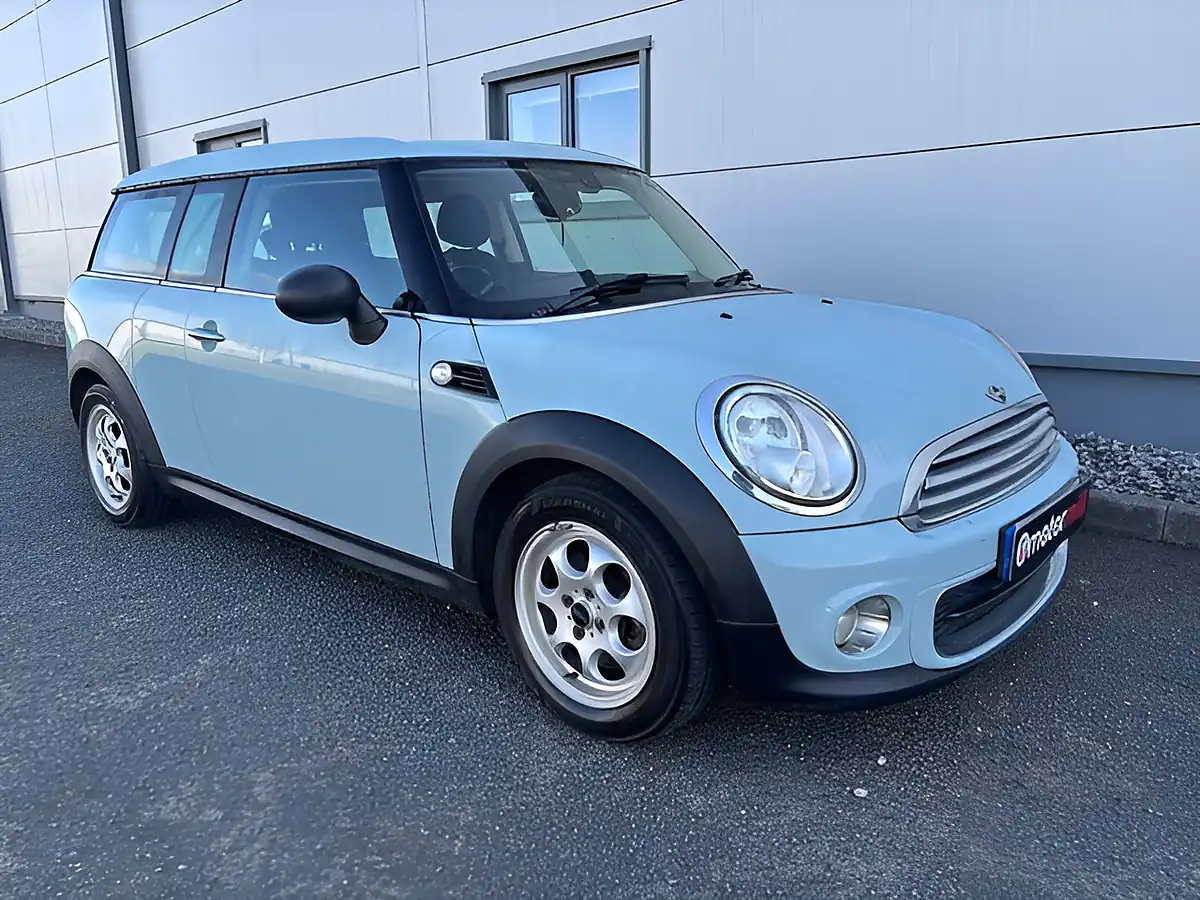 Used 2014 MINI Clubman One Blue - Front View