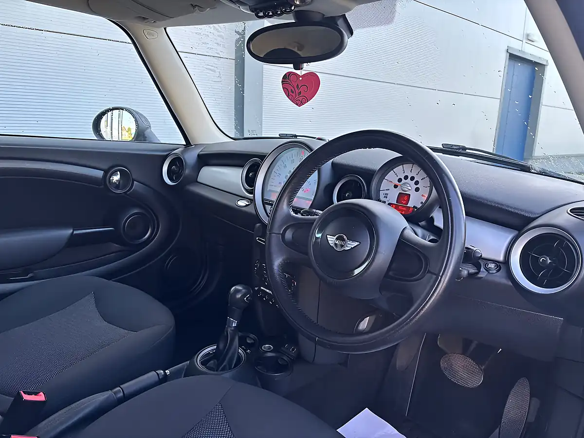 Used 2014 MINI Clubman One Blue - Interior and Exterior details 16