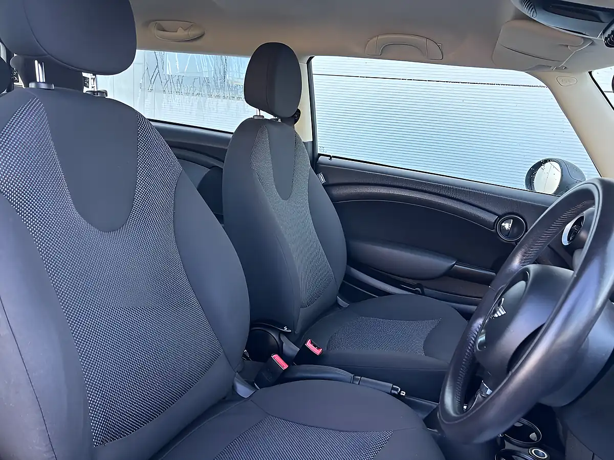 Used 2014 MINI Clubman One Blue - Interior and Exterior details 17