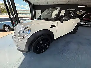 Used 2014 MINI Convertible One White - Interior and Exterior details 10