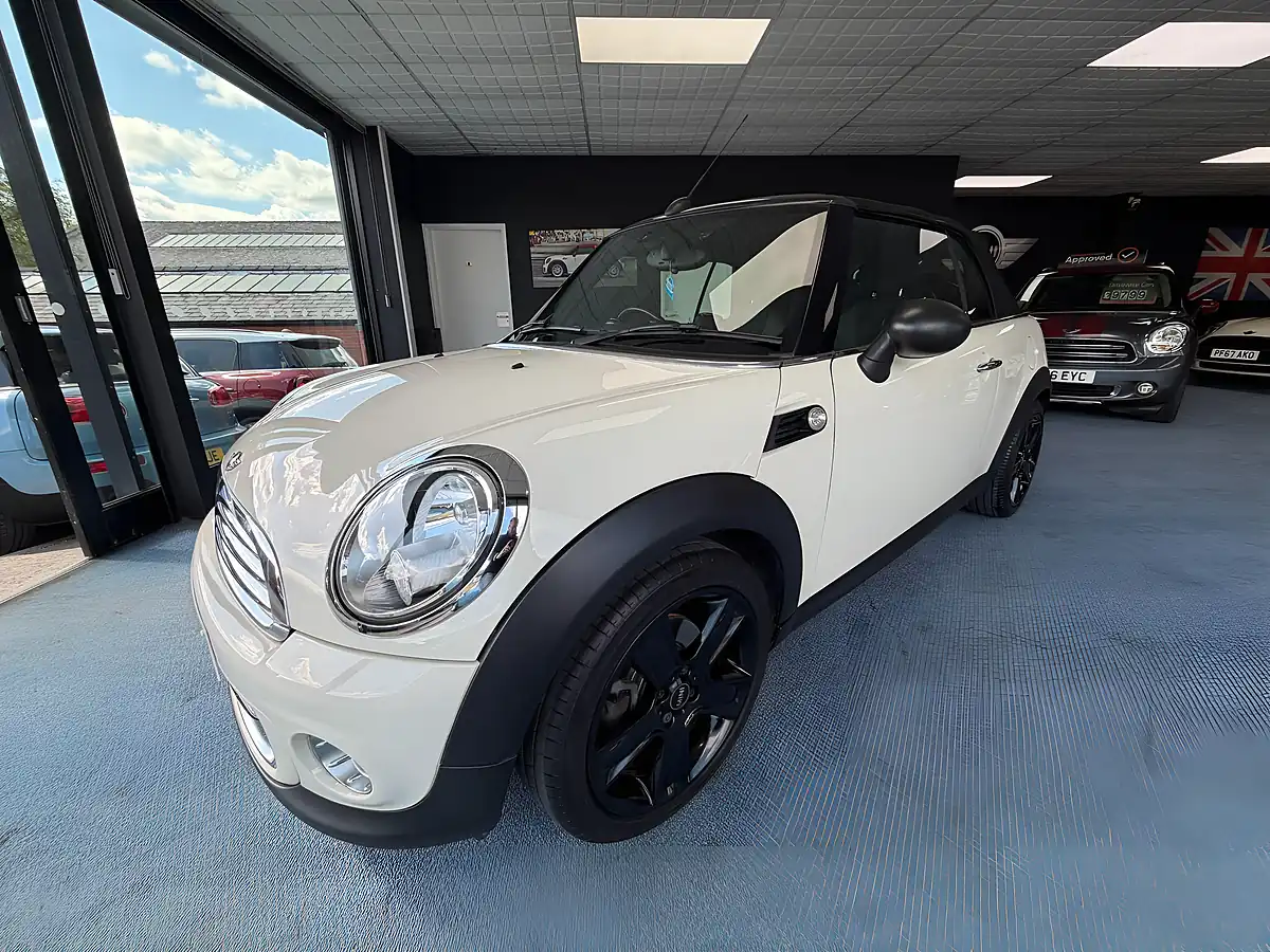 Used 2014 MINI Convertible One White - Interior and Exterior details 11