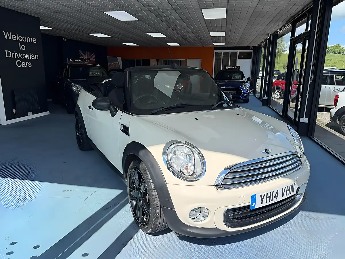 Used 2014 MINI Convertible One White - Interior and Exterior details 3