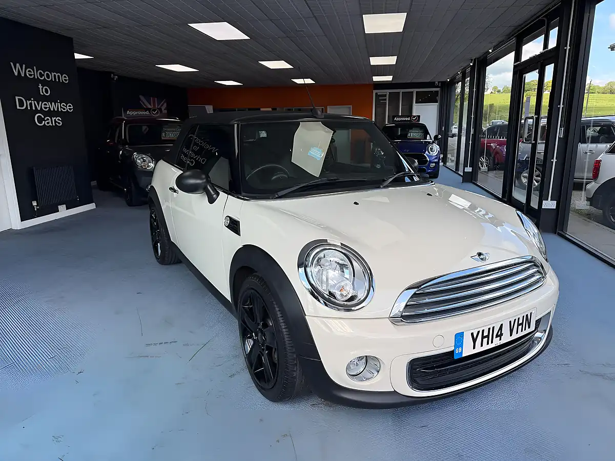 Used 2014 MINI Convertible One White - Interior and Exterior details 4