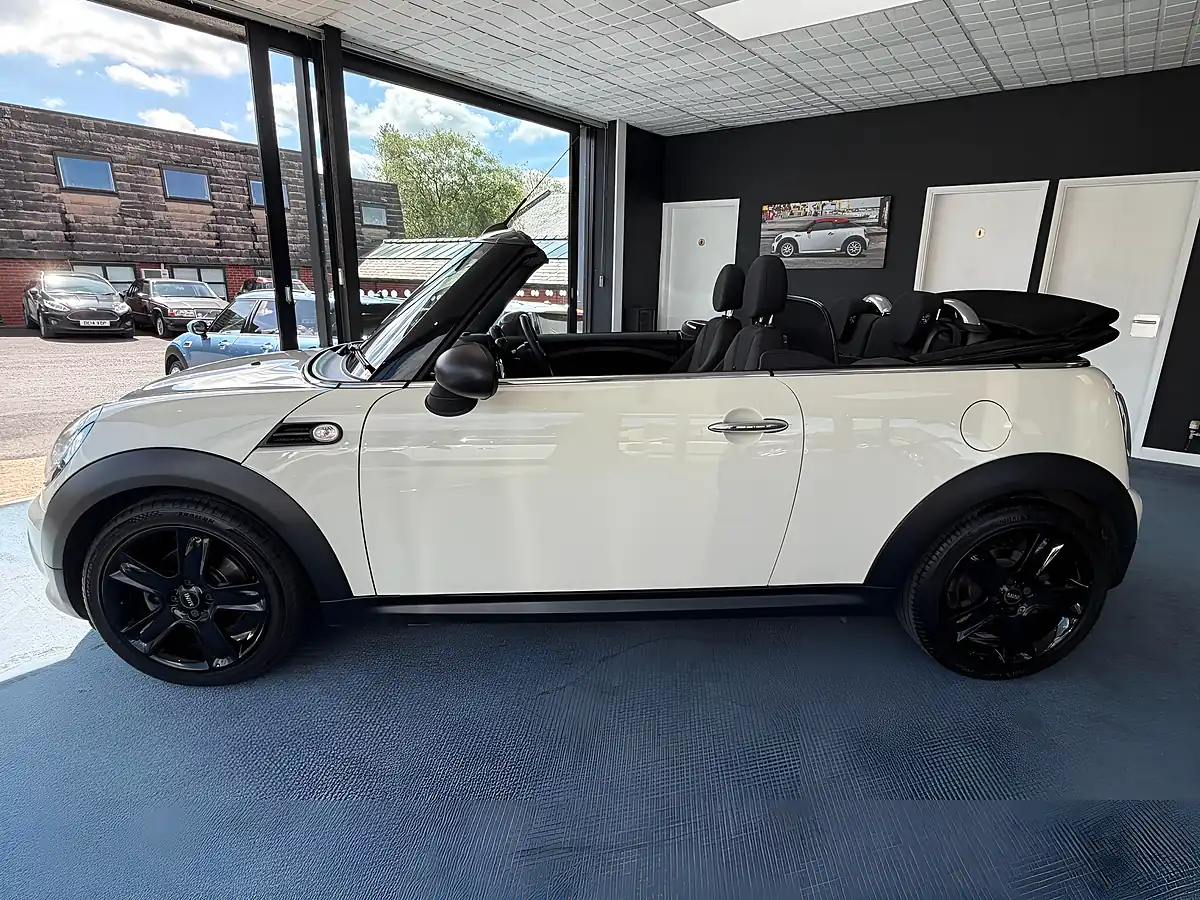 Used 2014 MINI Convertible One White - Interior and Exterior details 8