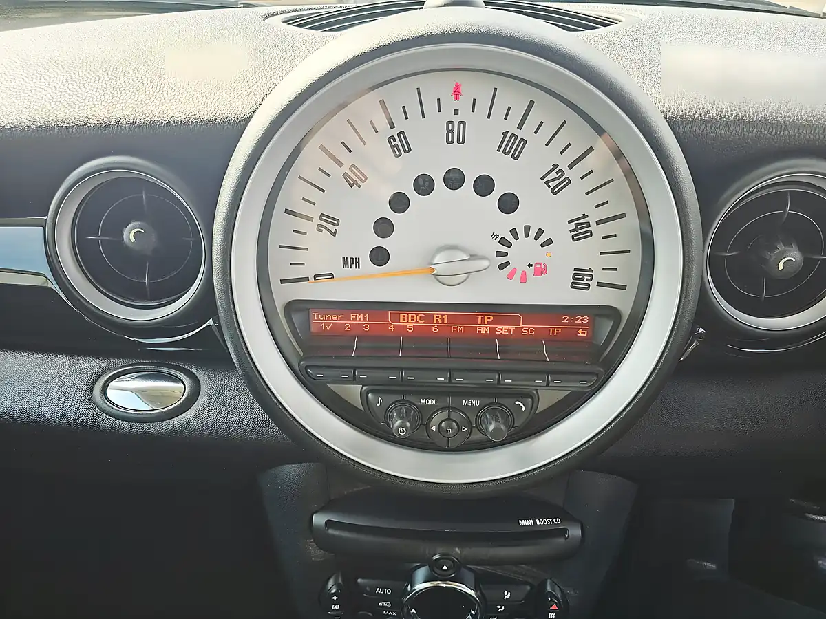 Used 2014 MINI Cooper White - Interior and Exterior details 12