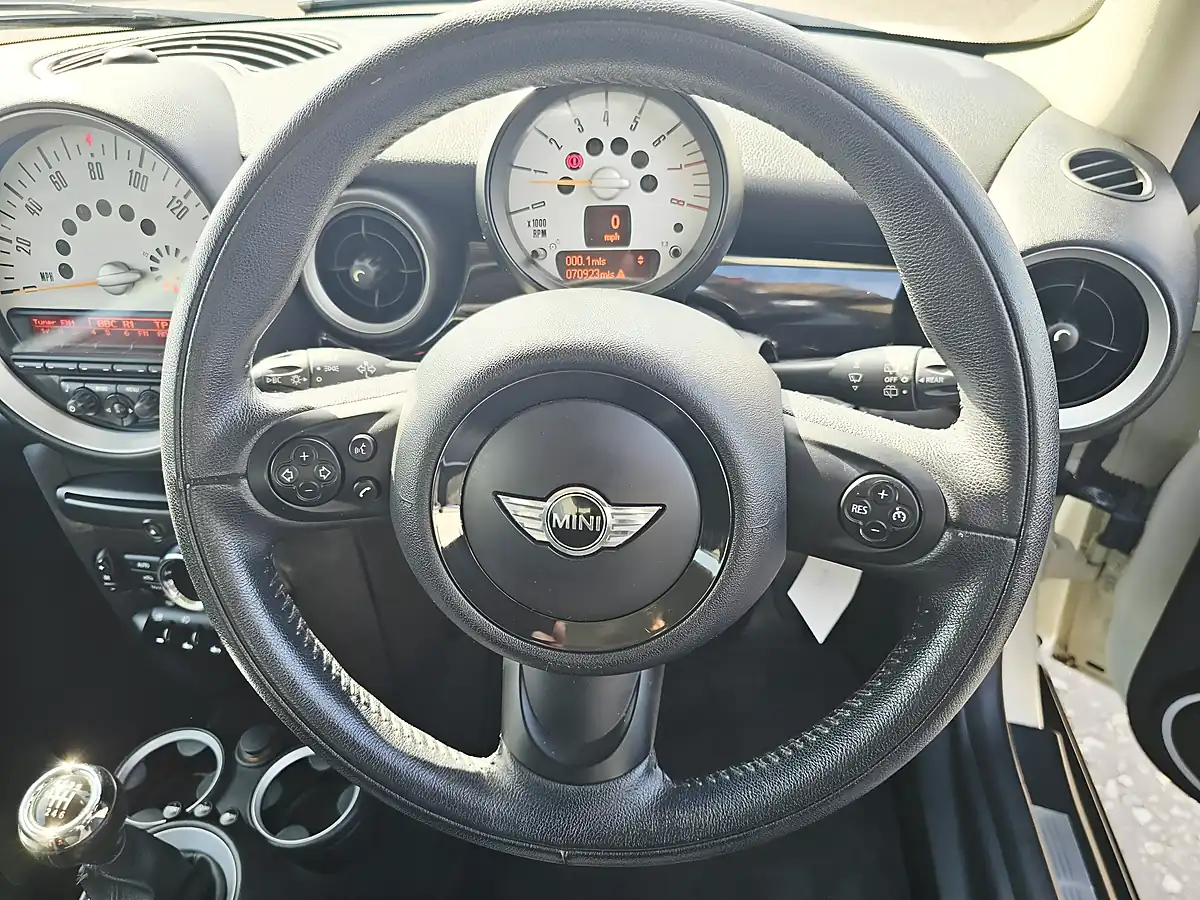 Used 2014 MINI Cooper White - Interior and Exterior details 13