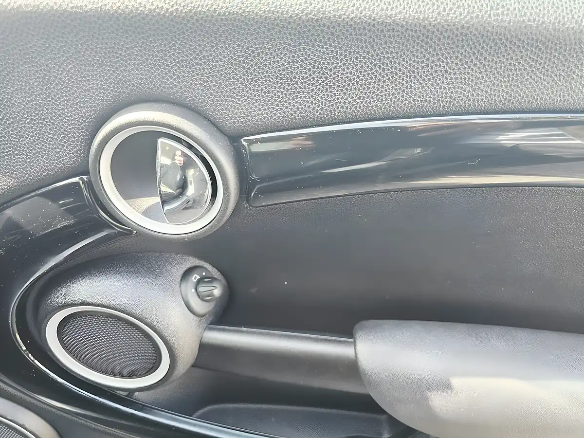 Used 2014 MINI Cooper White - Interior and Exterior details 15