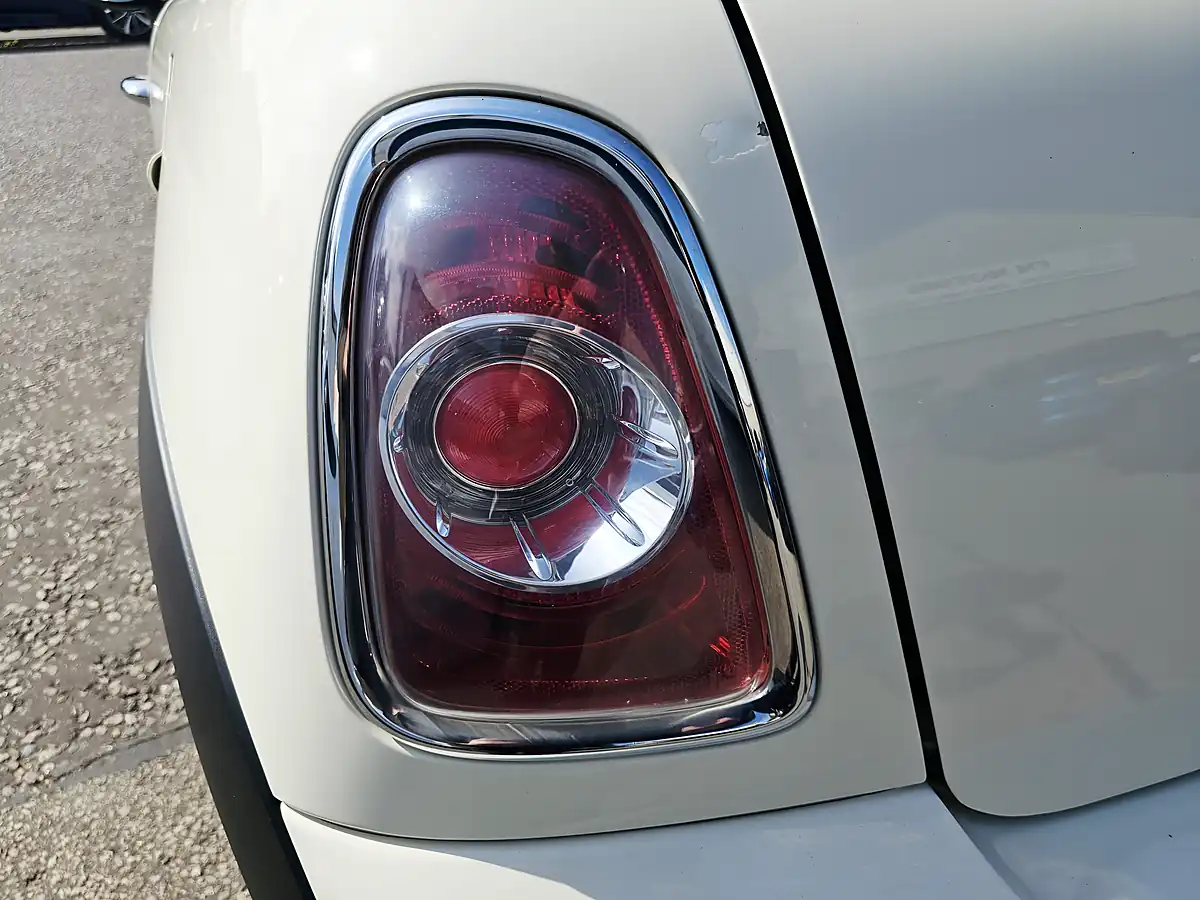 Used 2014 MINI Cooper White - Interior and Exterior details 17