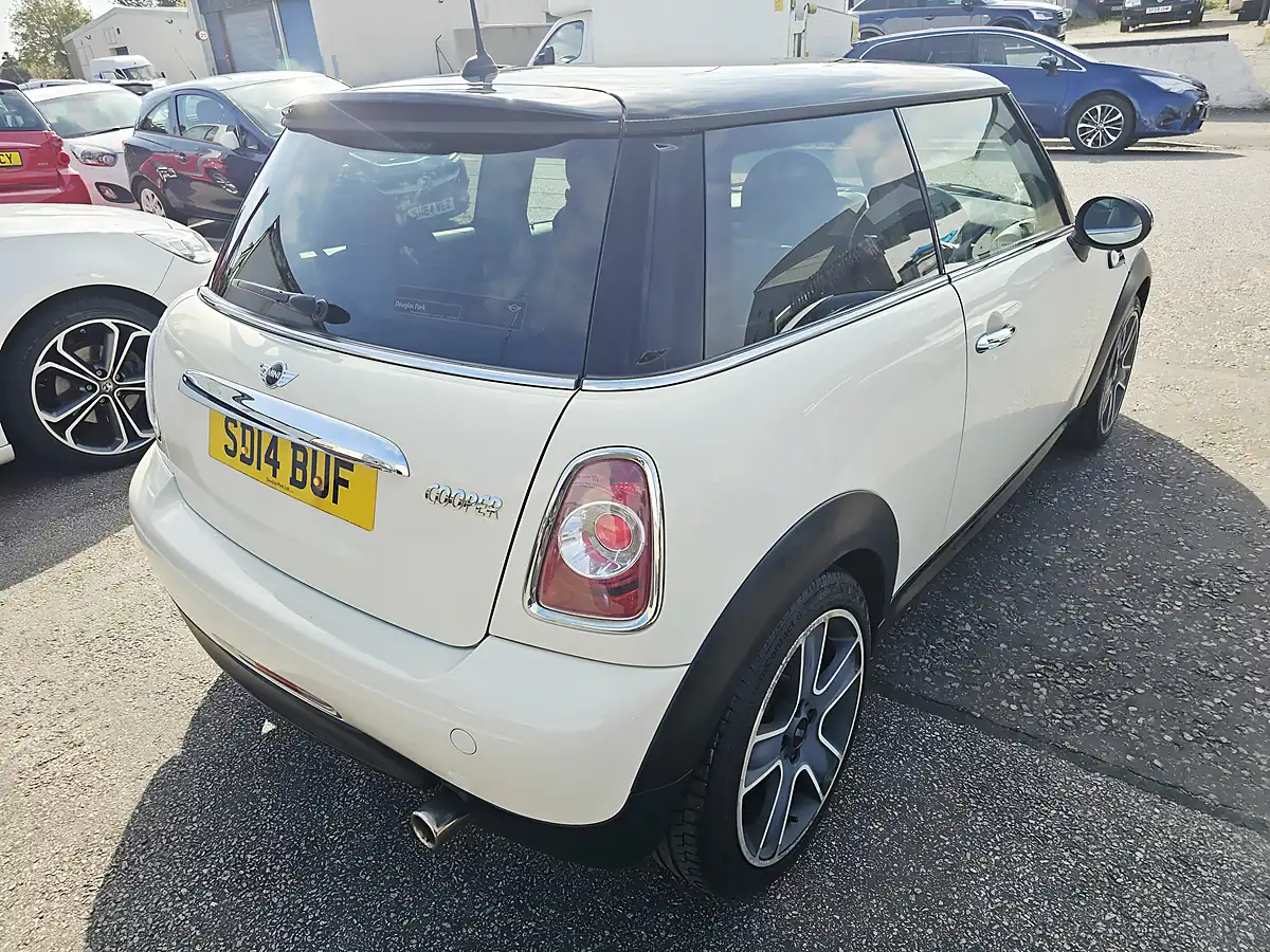 Used 2014 MINI Cooper White - Interior and Exterior details 3