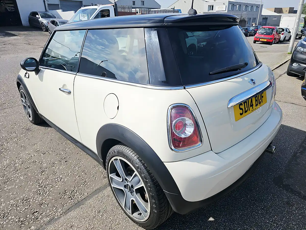 Used 2014 MINI Cooper White - Interior and Exterior details 5