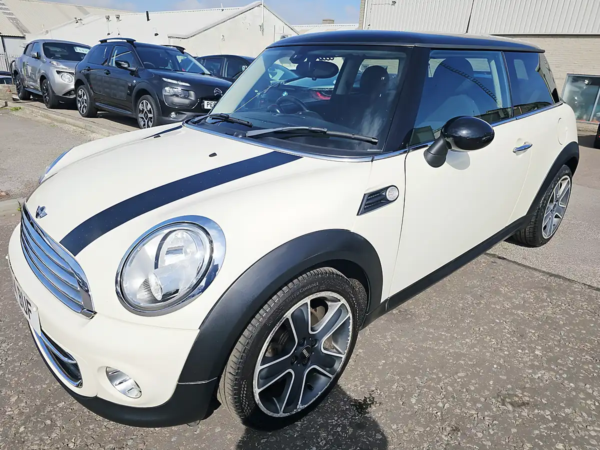 Used 2014 MINI Cooper White - Interior and Exterior details 6
