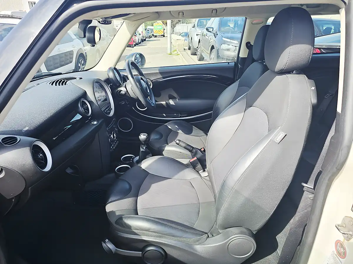 Used 2014 MINI Cooper White - Interior and Exterior details 7